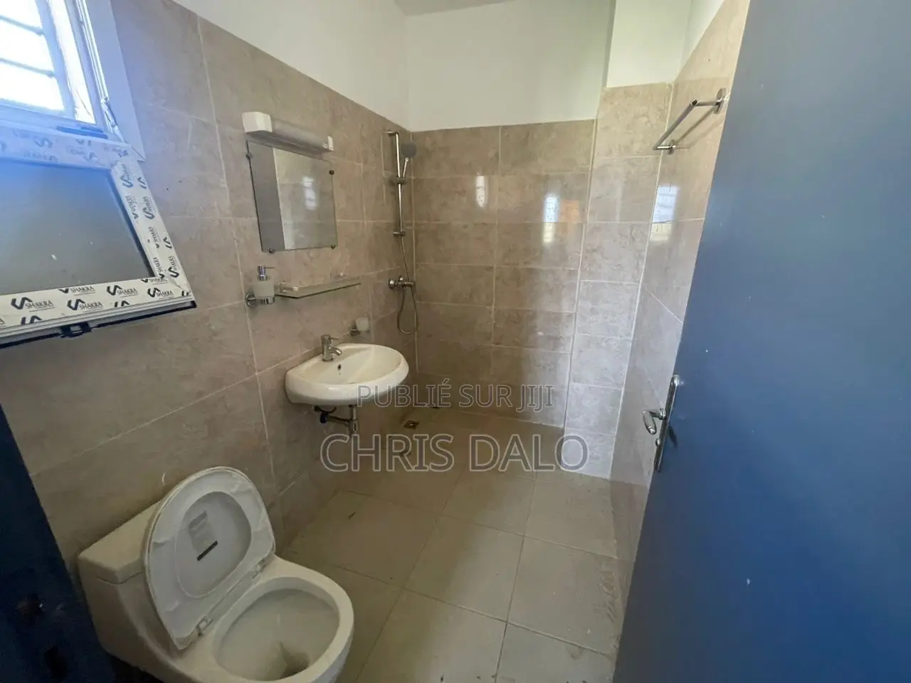 4chbre Duplex dans Fabio, Cocody à Louer