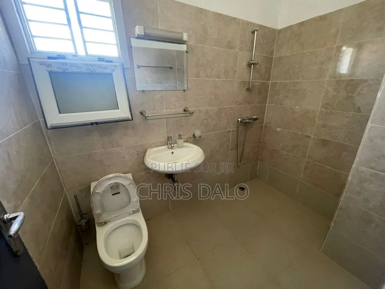 4chbre Duplex dans Fabio, Cocody à Louer
