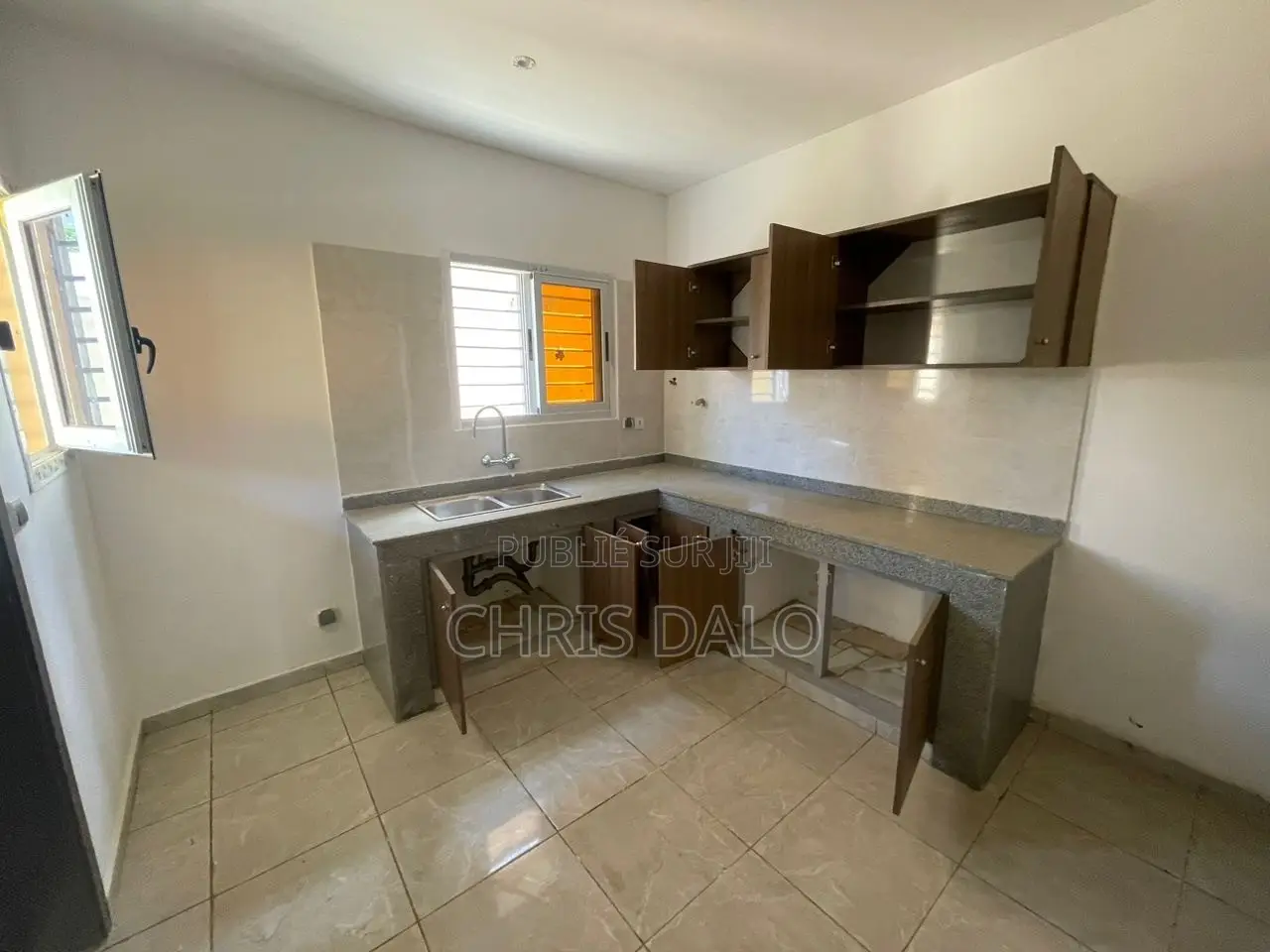 4chbre Duplex dans Fabio, Cocody à Louer