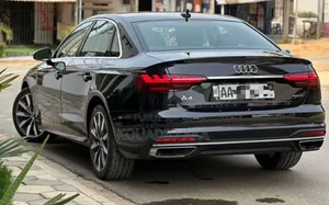 Audi A4 Premium Plus 2023 Noir Mat
