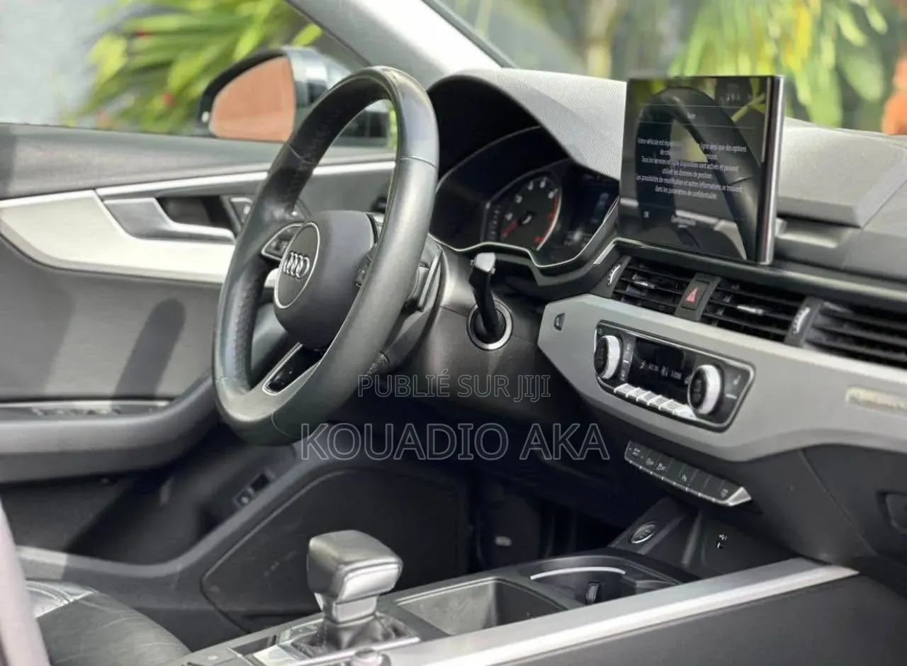 Audi A4 Premium Plus 2023 Noir Mat