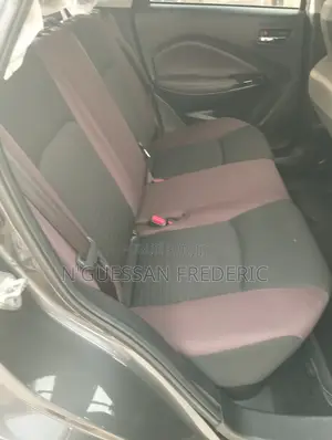 Suzuki Fronx 2024 Gris