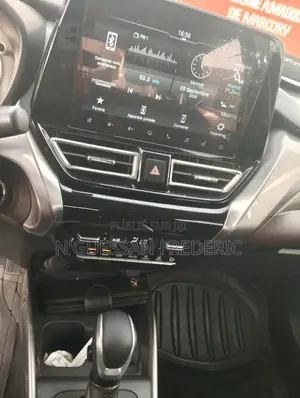 Suzuki Fronx 2024 Gris