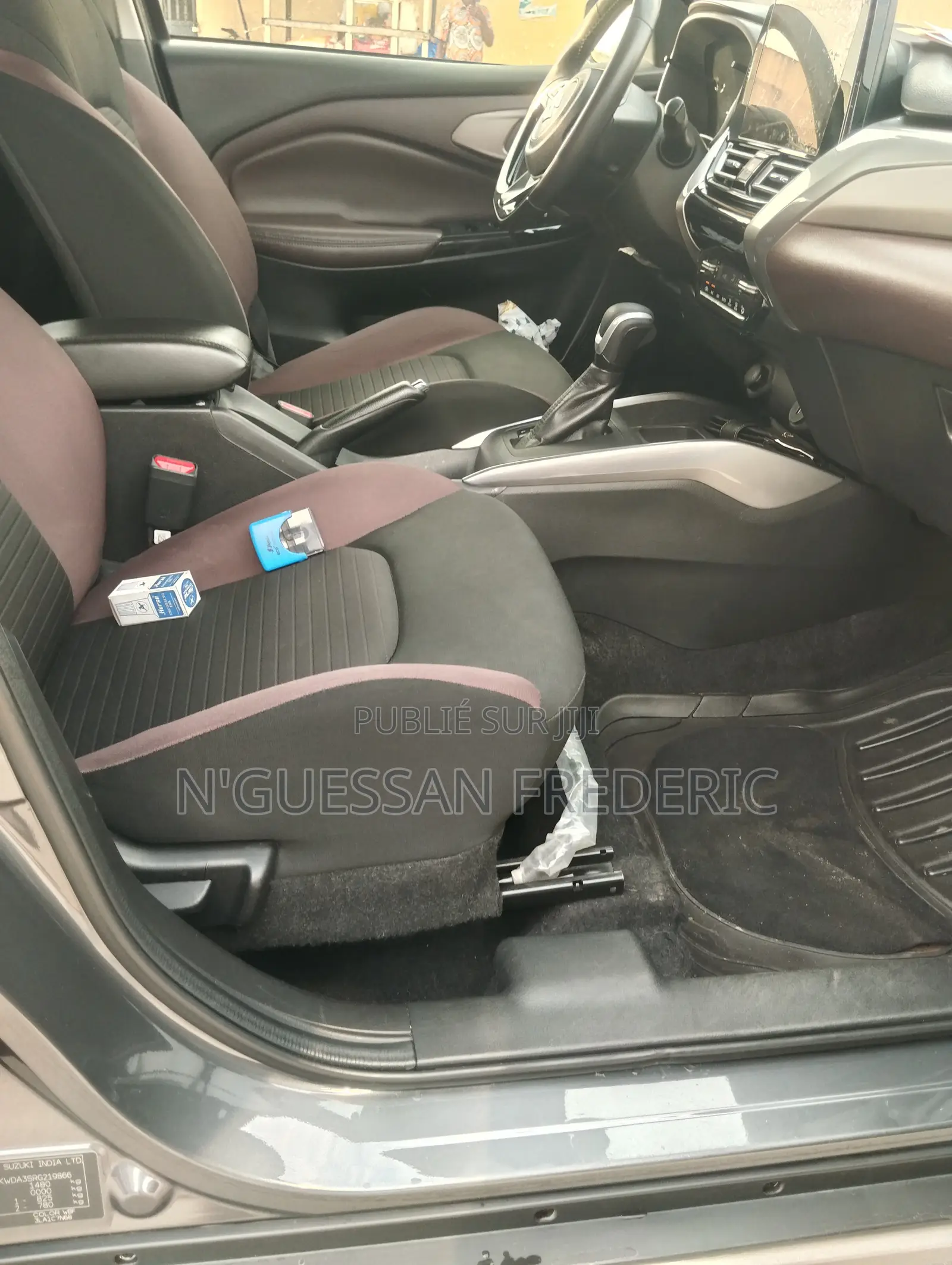 Suzuki Fronx 2024 Gris