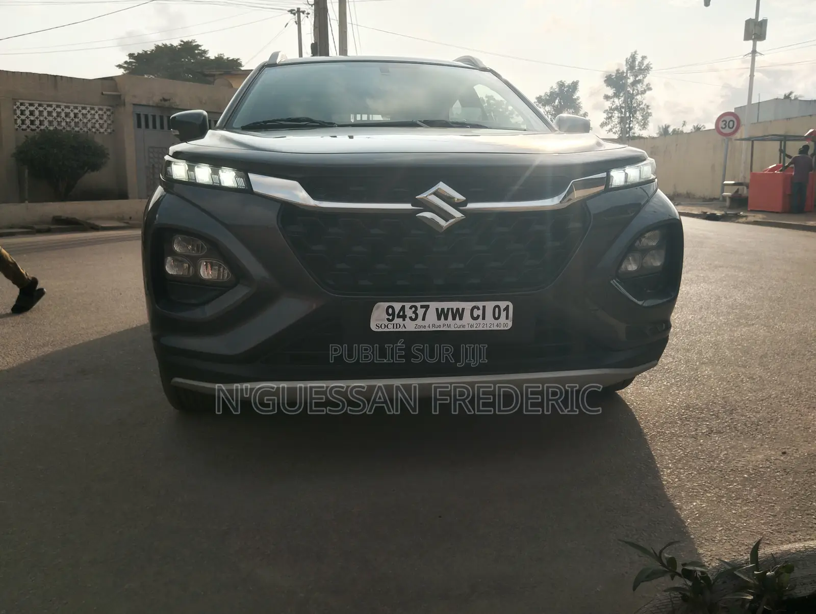 Suzuki Fronx 2024 Gris