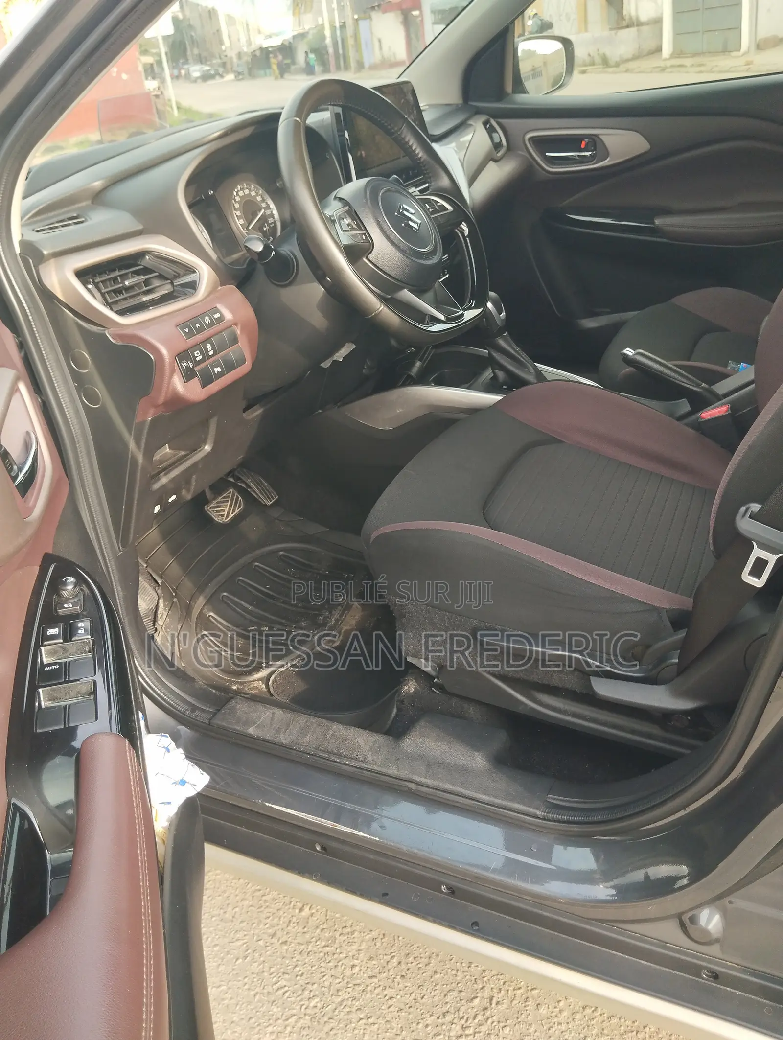 Suzuki Fronx 2024 Gris
