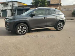 Suzuki Fronx 2024 Gris