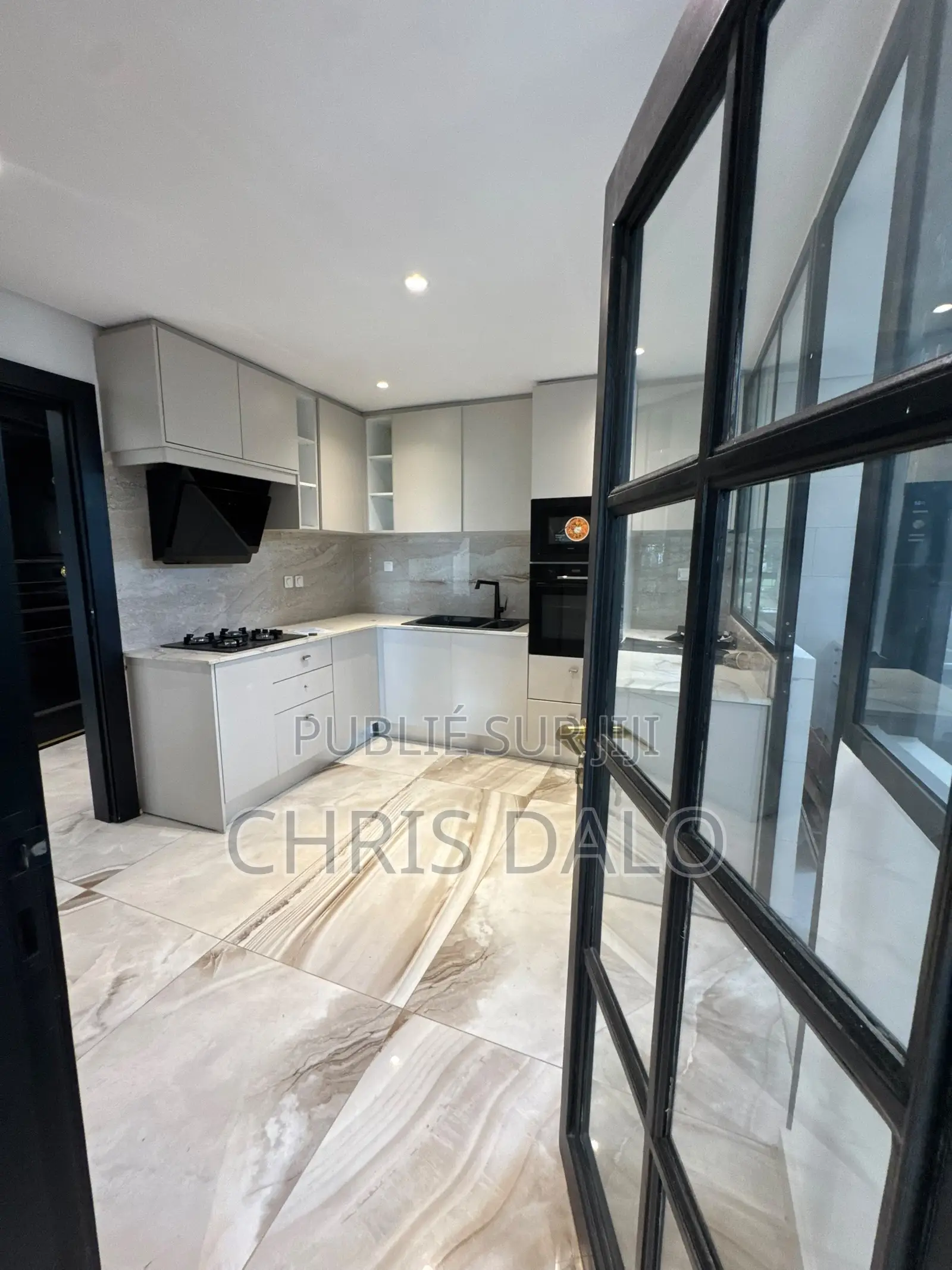 4chbre Appartement dans Roberson, Cocody à Louer