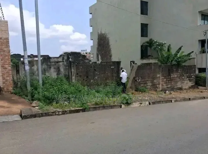 Terrain De 500 M en Vente À Cocody Rivera Bonoumin