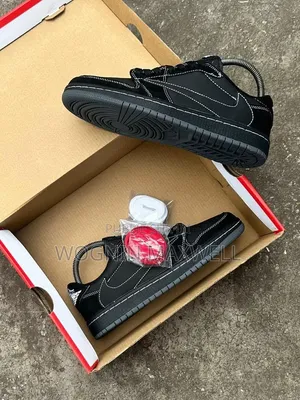 Travis Scott Disponible