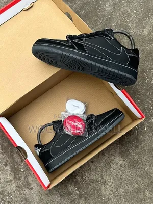 Travis Scott Disponible