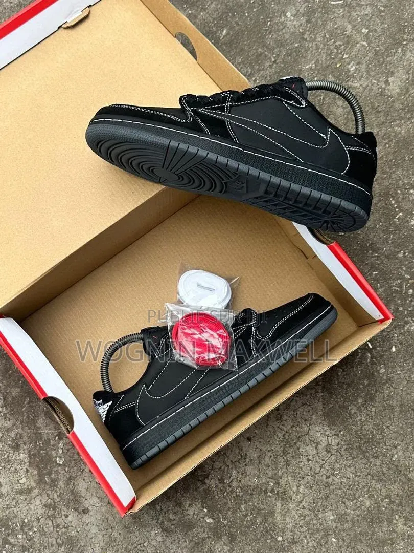Travis Scott Disponible