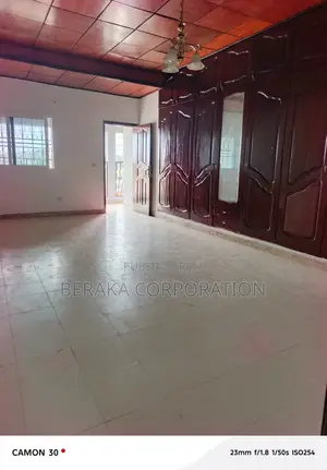 3chbre Duplex dans Beraka Corporation, Cocody à Louer
