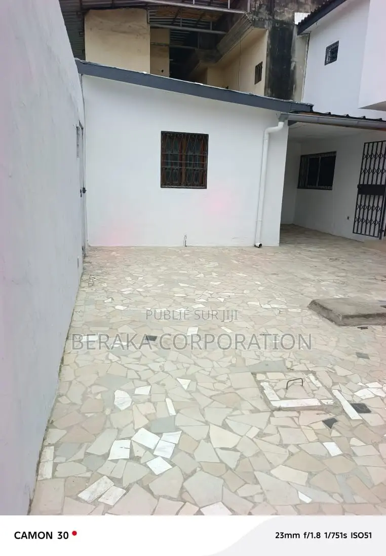 3chbre Duplex dans Beraka Corporation, Cocody à Louer