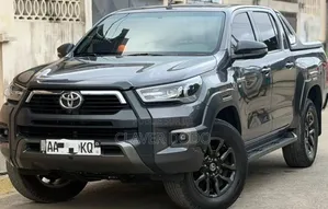 Toyota Hilux 2024 Gris