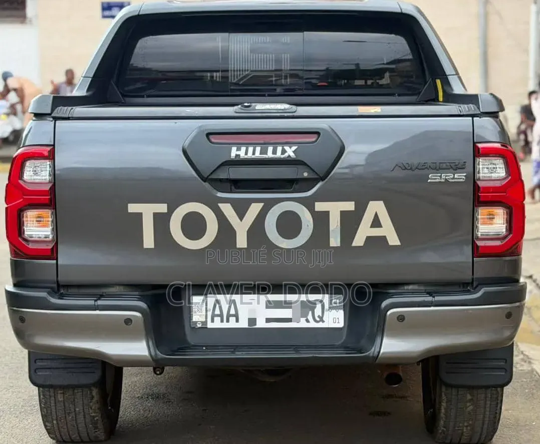 Toyota Hilux 2024 Gris