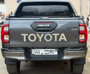 Toyota Hilux 2024 Gris