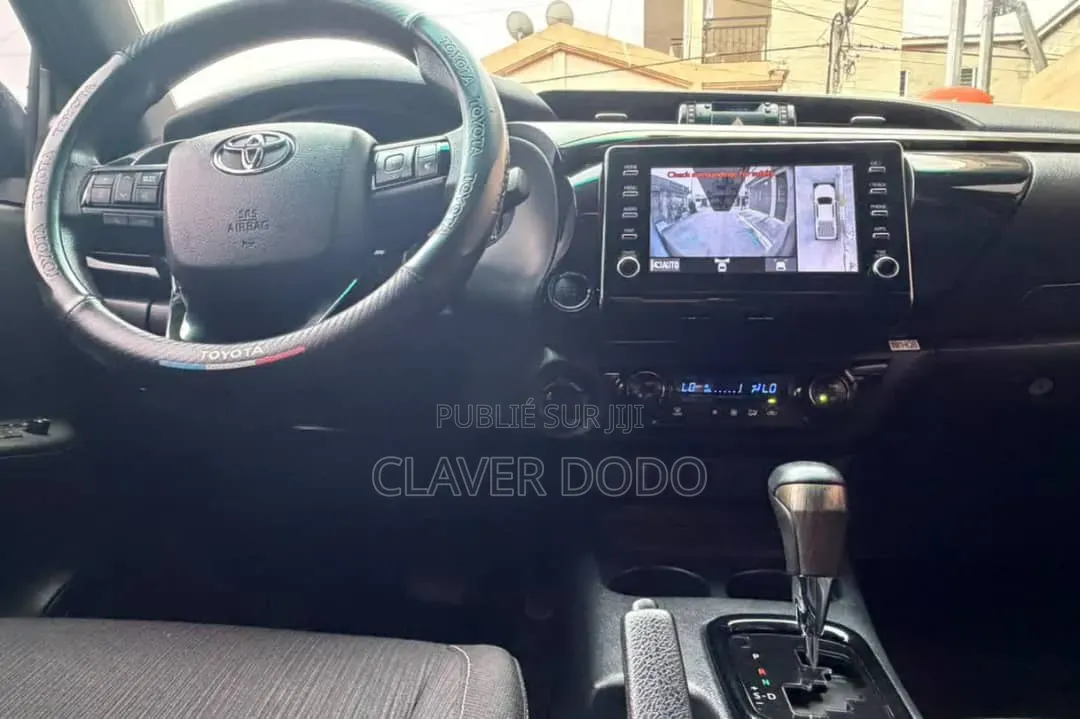 Toyota Hilux 2024 Gris