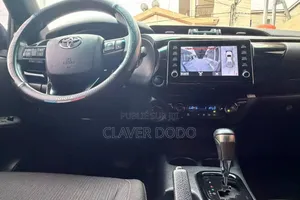 Toyota Hilux 2024 Gris