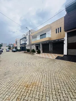 5chbre Duplex dans Boga Hugues, Cocody à Louer
