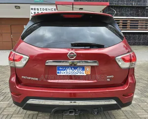 Nissan Pathfinder Platinum 4dr 4x4 (3.5L 6cyl) 2017 Rouge