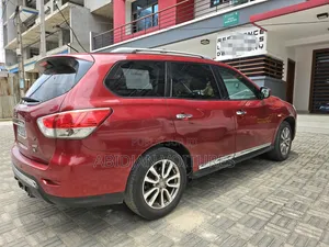 Nissan Pathfinder Platinum 4dr 4x4 (3.5L 6cyl) 2017 Rouge