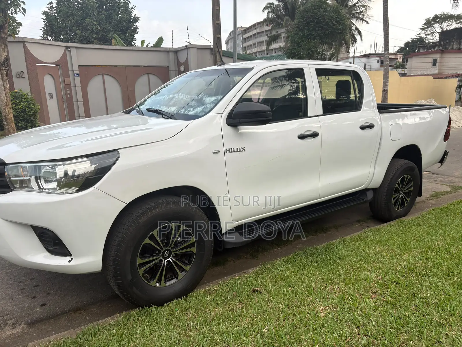 Toyota Hilux Revo Double Cab Deisel 2.4 RWD 2018 Blanc cassé