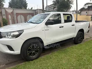 Toyota Hilux Revo Double Cab Deisel 2.4 RWD 2018 Blanc cassé