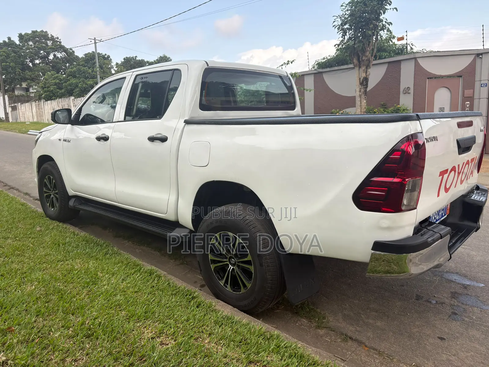 Toyota Hilux Revo Double Cab Deisel 2.4 RWD 2018 Blanc cassé