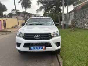 Toyota Hilux Revo Double Cab Deisel 2.4 RWD 2018 Blanc cassé