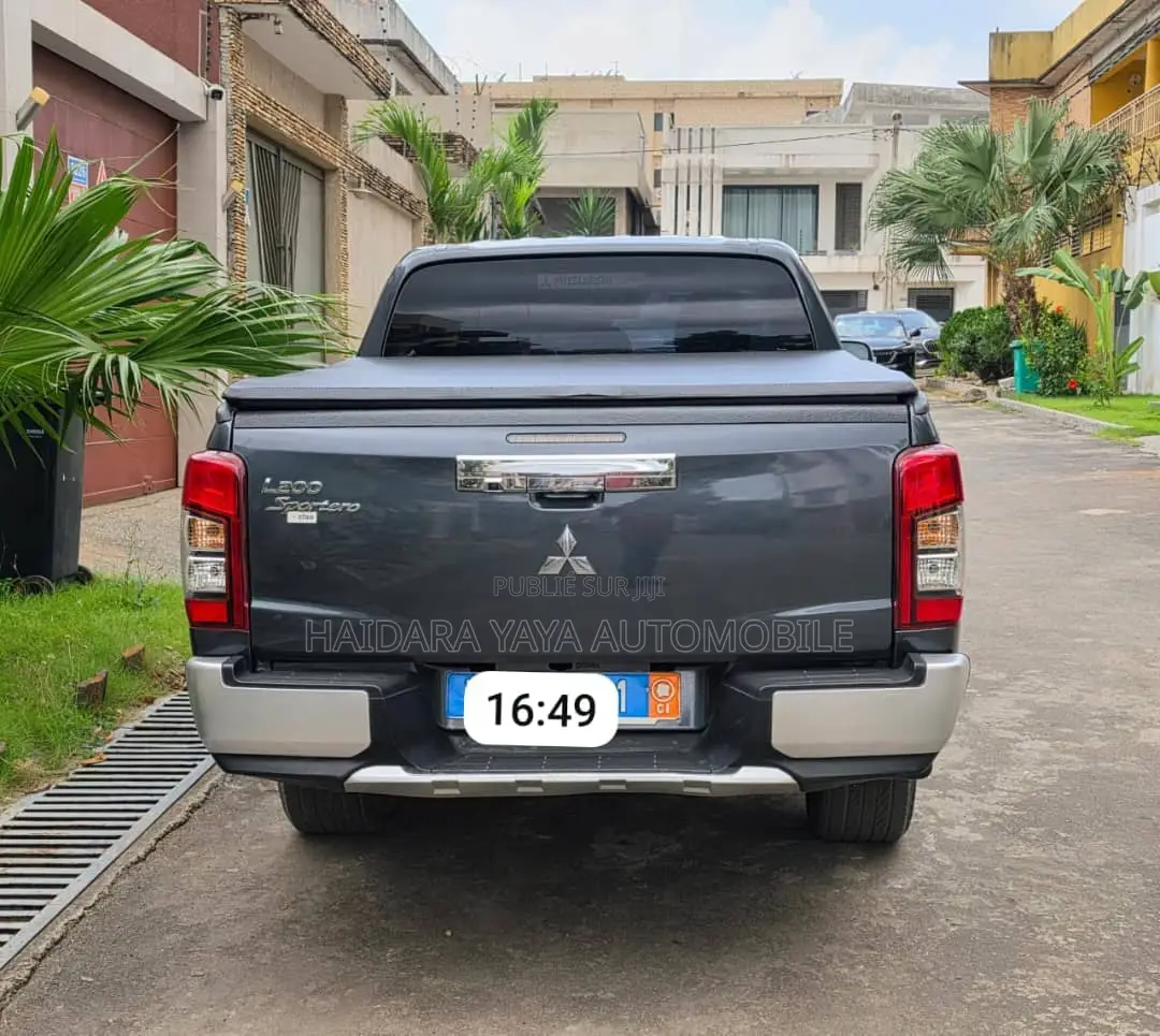Mitsubishi L200 2022 Noir