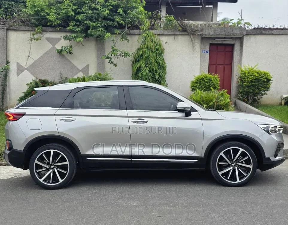 Bestune T77 1.2 FWD 2022 Gris