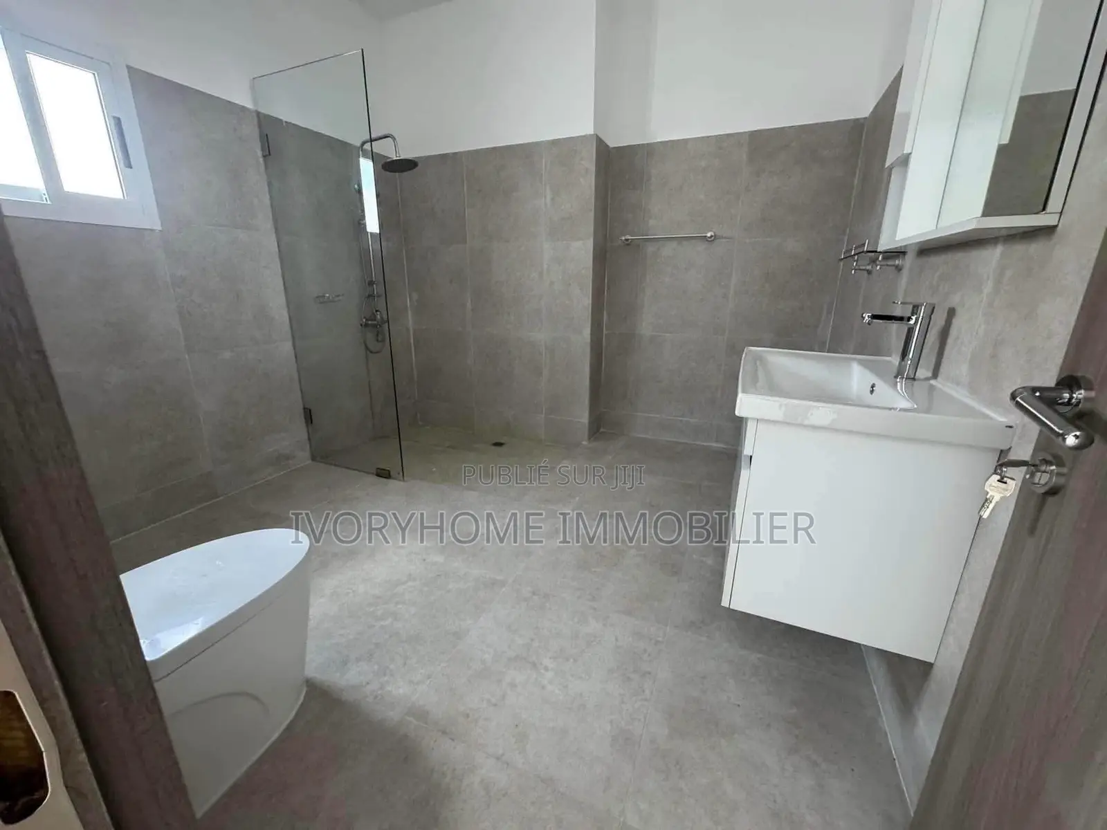 4chbre Villa dans Grand-Bassam à Louer