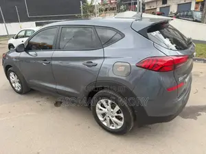 Hyundai Tucson SE 2021 Gris