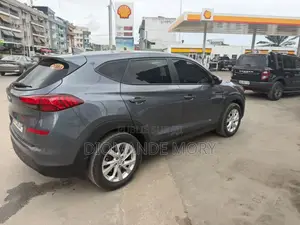 Hyundai Tucson SE 2021 Gris
