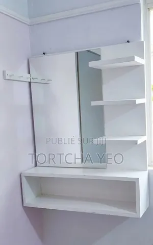 Coiffeuse Murale Compacte – Beauté Organisation en Un Clic