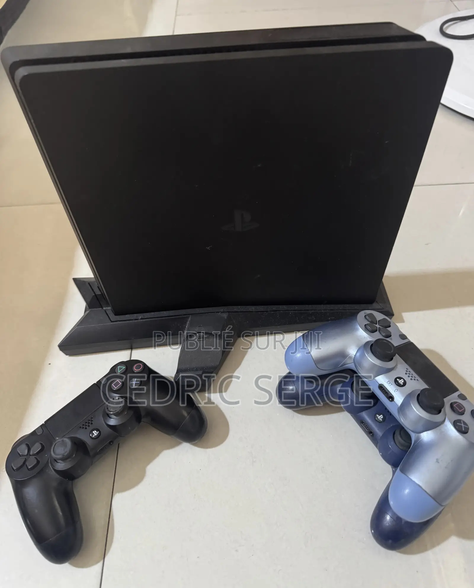 PS4 Slim Craqué