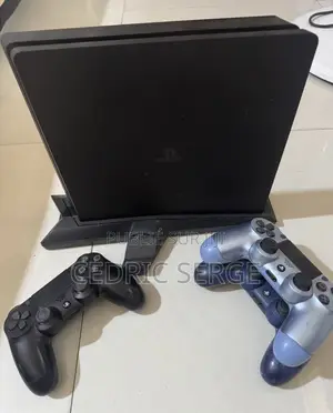 PS4 Slim Craqué