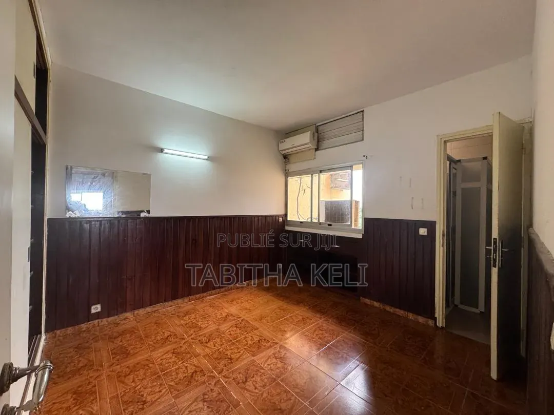 3chbre Appartement dans Cocody à Louer