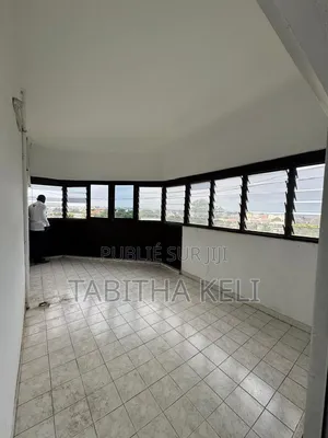 3chbre Appartement dans Cocody à Louer