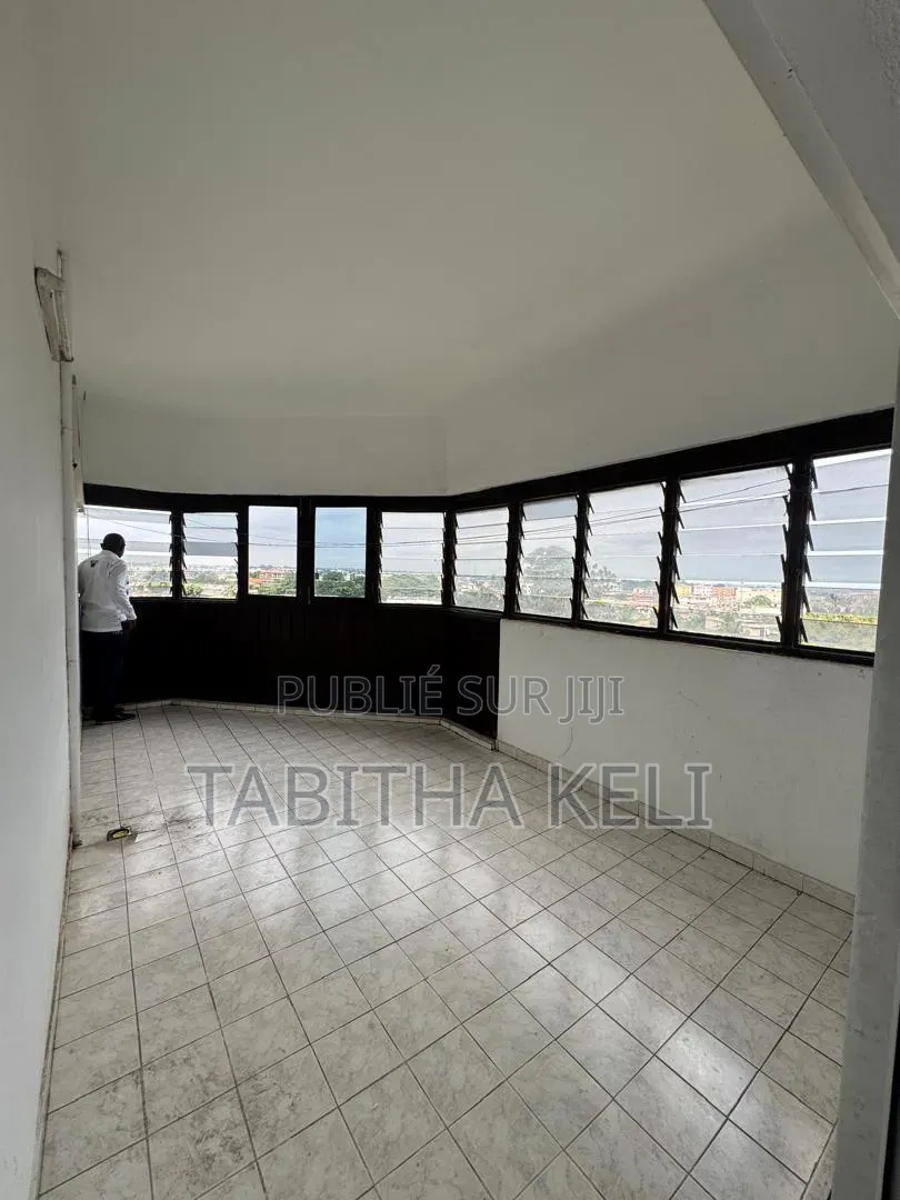 3chbre Appartement dans Cocody à Louer