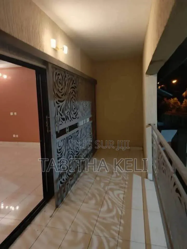 3chbre Appartement dans Cocody à Louer