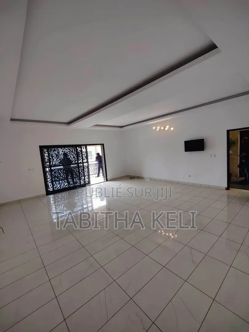 3chbre Appartement dans Cocody à Louer