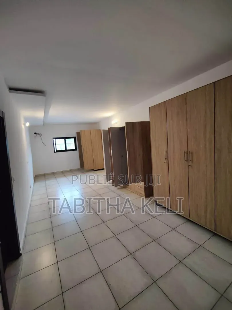 3chbre Appartement dans Cocody à Louer