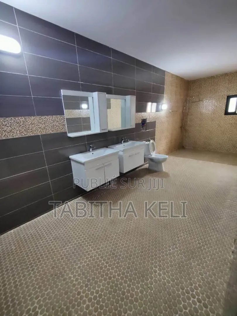 3chbre Appartement dans Cocody à Louer