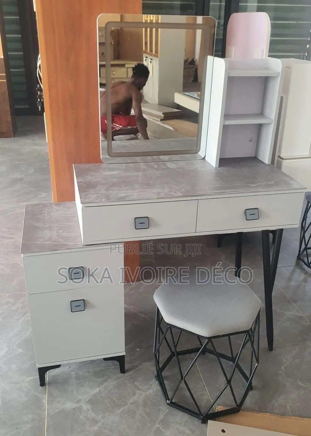 Coiffeuse Avec Tabouret Confortable