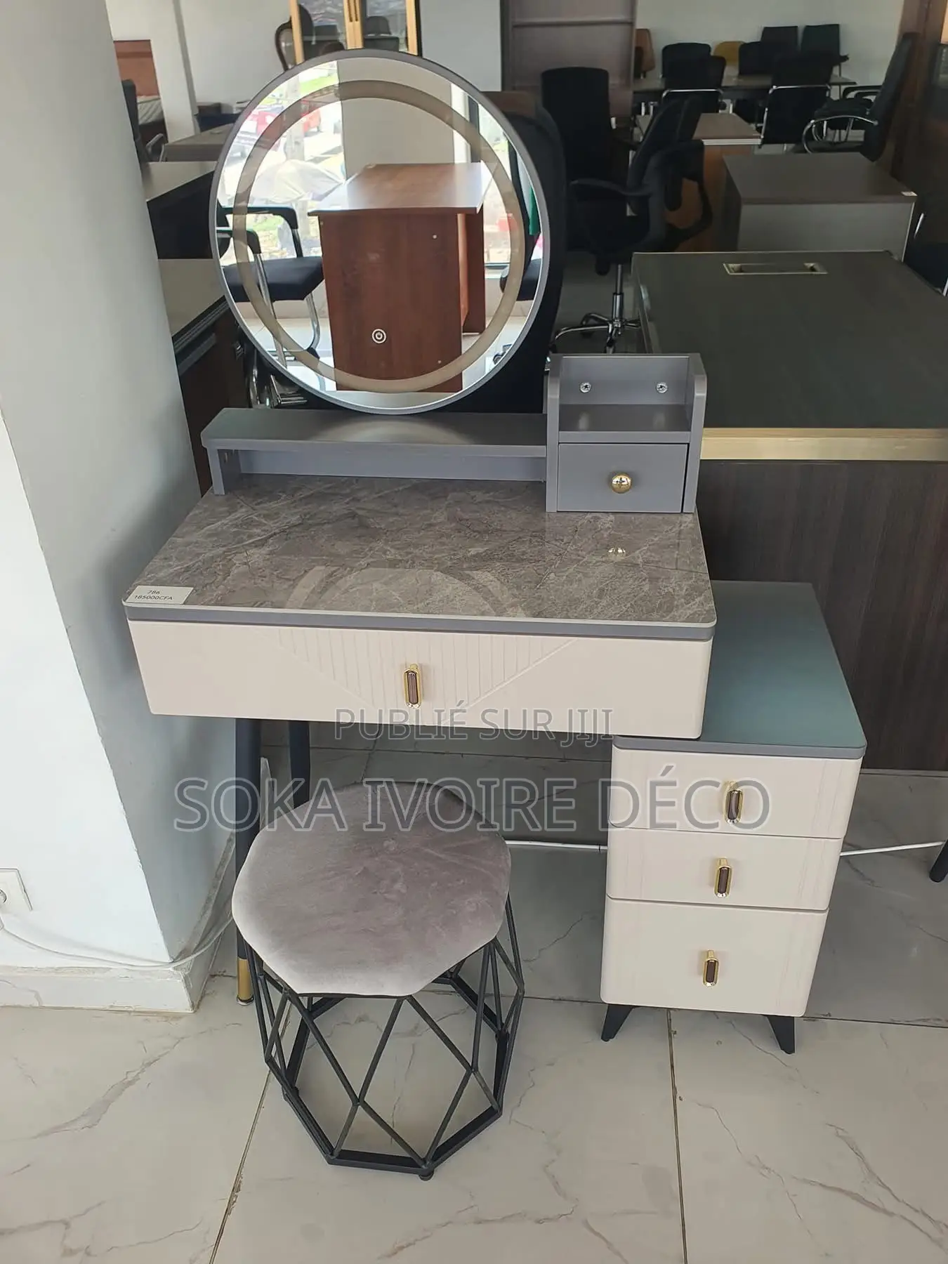 Coiffeuse Avec Tabouret Confortable