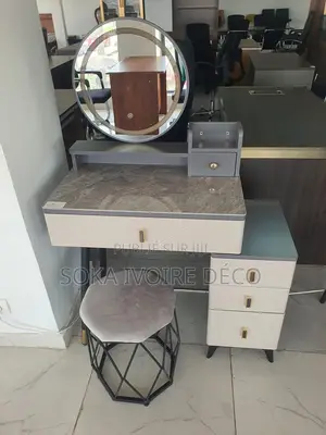 Coiffeuse Avec Tabouret Confortable