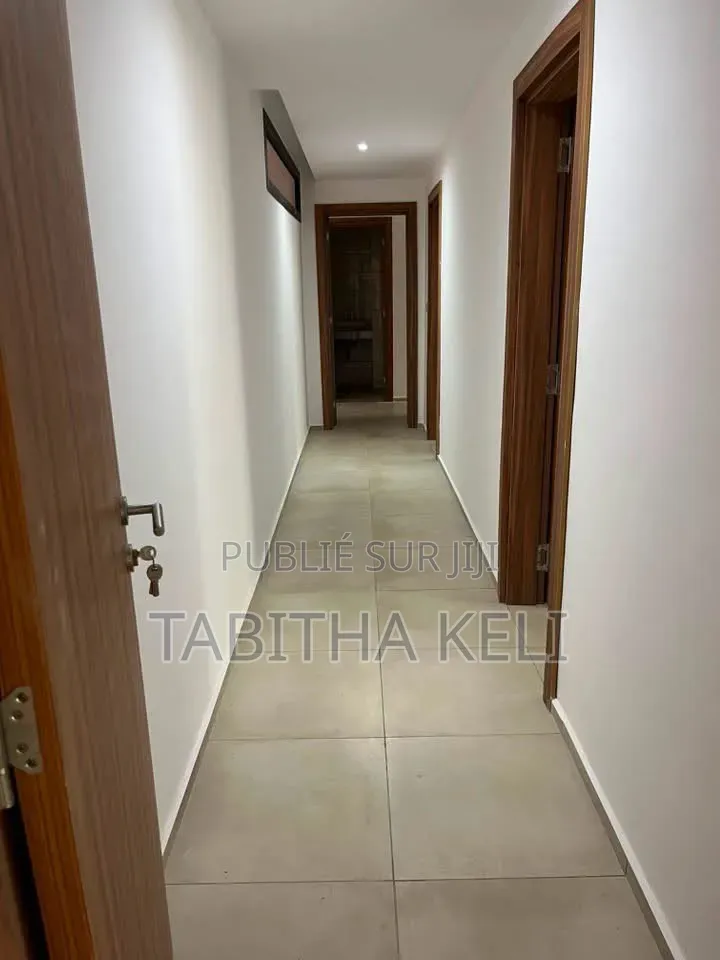 3chbre Appartement dans Cocody à Louer