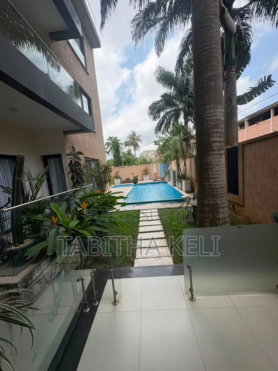 Meublé 3chbre Appartement dans Cocody à Louer